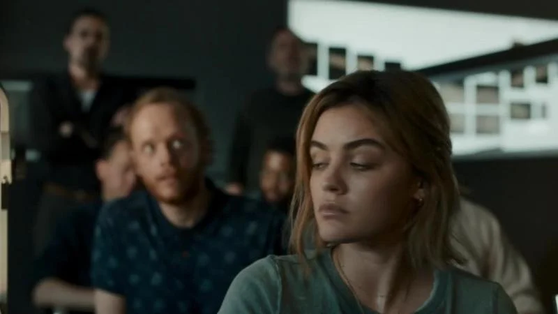 Кадры из сериала Сшиватель (2021)